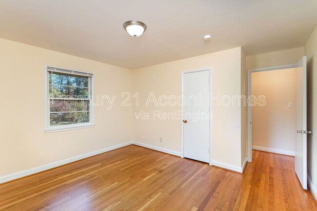 Building Photo - 5852 Lowell Ave