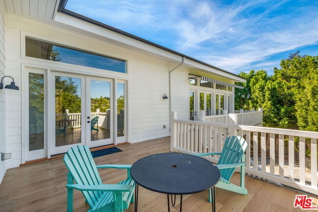 Building Photo - 9669 Oak Pass Rd