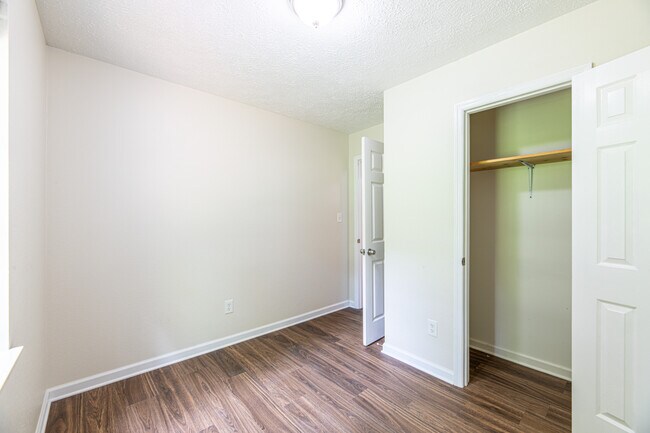 Building Photo - 320 Beechwood Dr