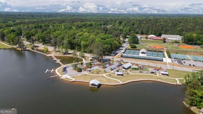 Building Photo - 541 N White St