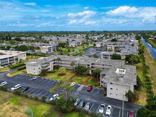 Building Photo - 2856 Garden Dr S