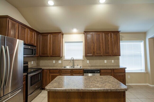 Building Photo - 709 Alder Dr