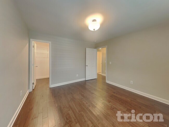 Building Photo - 424 Mya Marie Dr