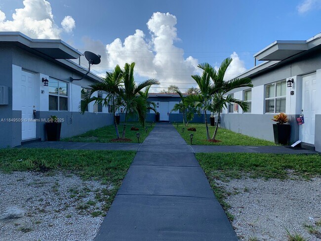 Primary Photo - 2300 Douglas St