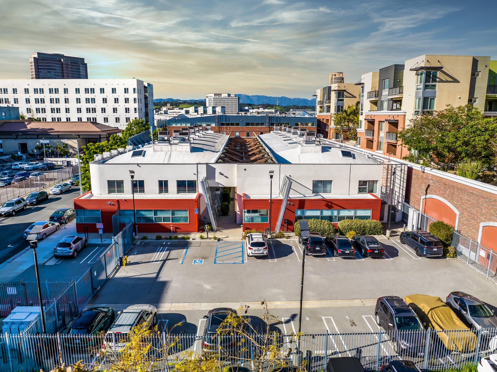 Building Photo - 130 S Hewitt St