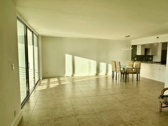 Building Photo - 3095 N Course Dr