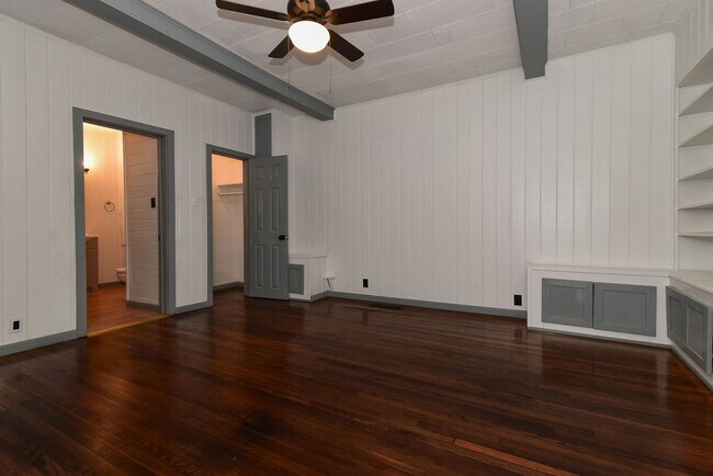 Building Photo - 1507 Bois D'Arc St