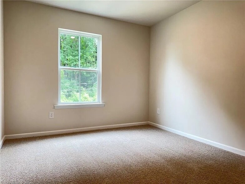 Building Photo - 1086 W Bank St