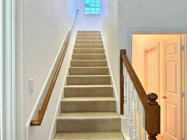 Building Photo - 16201 Surrey Ln