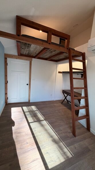 Building Photo - 1807 Creekwood Dr