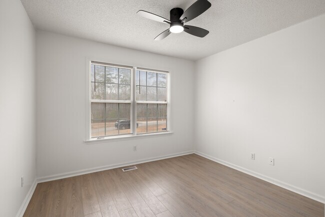 Building Photo - 515 Pearson Town Rd