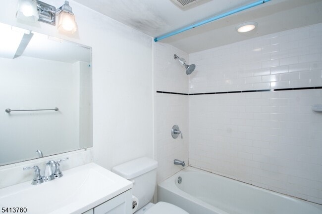 Building Photo - 214 Woodcliff Ave