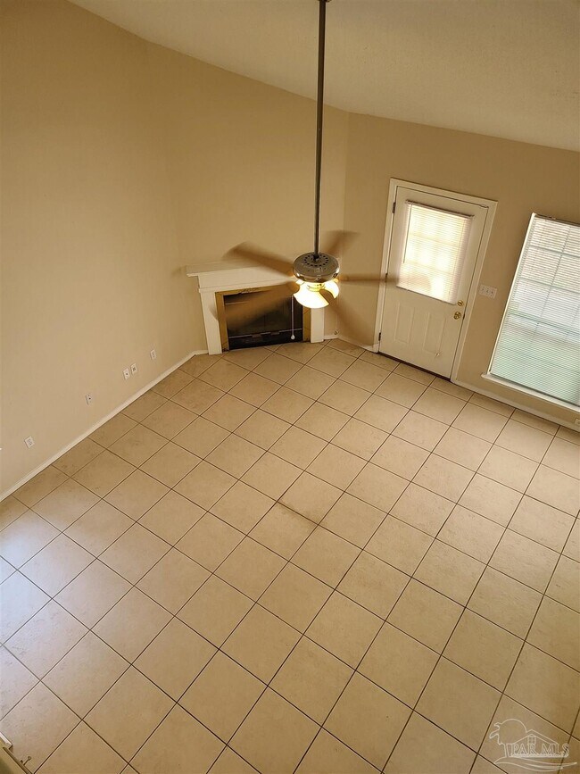 Building Photo - 137 Mirabelle Cir