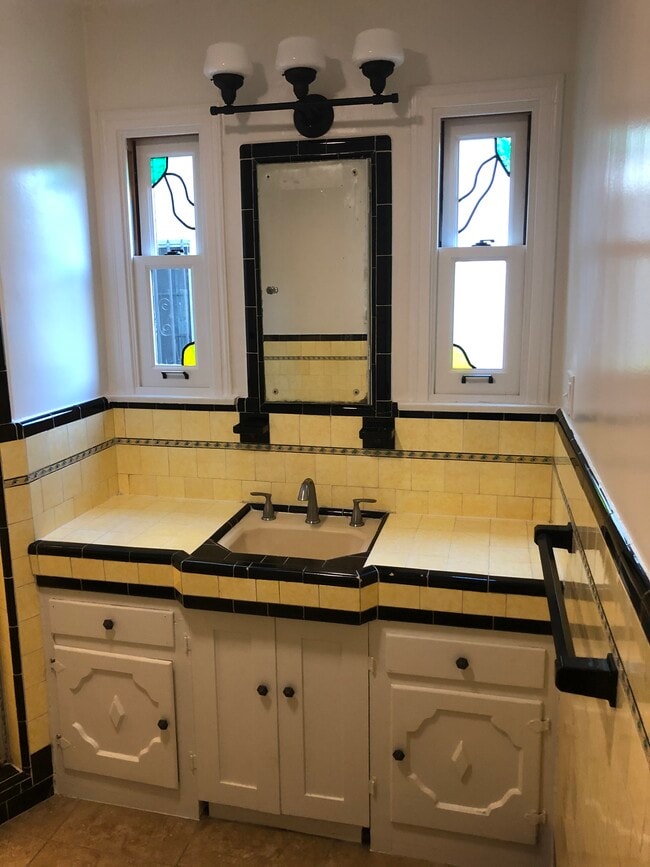 Building Photo - 1069 S Crescent Heights Blvd