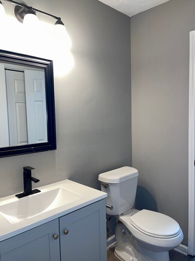 Building Photo - Totally Remodeled 2 Bed/1.5 Bath Ranch Style Duplex in a Quiet but Convenient Neighborhood!