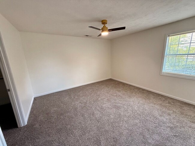 Building Photo - 112 Foxworth Dr