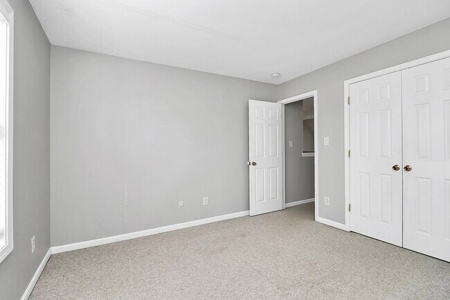 Building Photo - 141 Ross Moore Ave