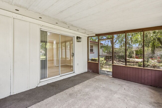 Building Photo - 2406 Husson Ave