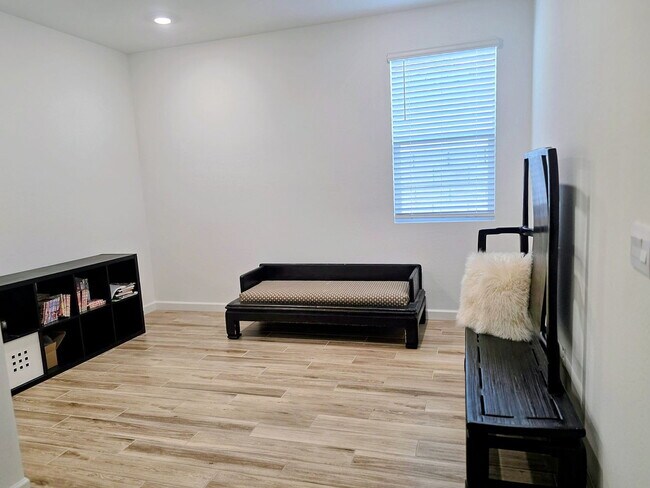 Building Photo - SINGLE FAMILY HOME.