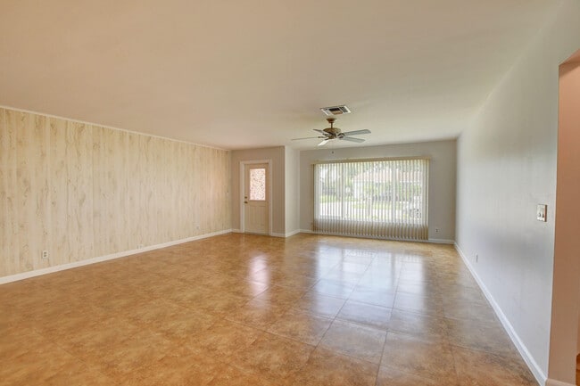 Building Photo - 6347 Country Wood Way