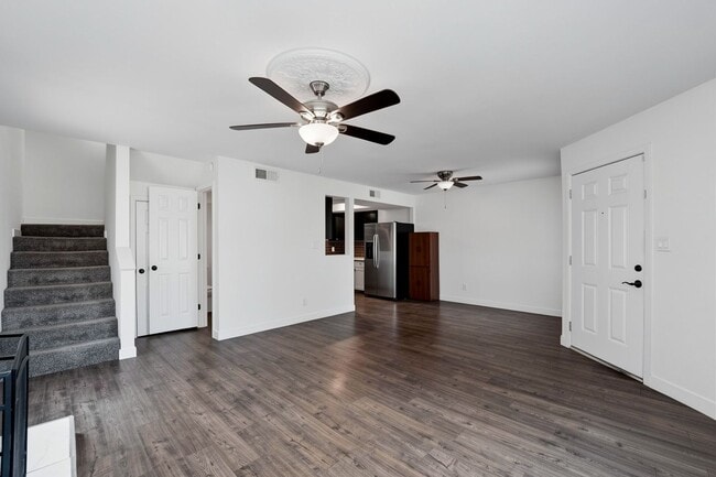 Building Photo - Stylish Dobson Glen Townhome | Updated Kitchen, Loft & Pool Access
