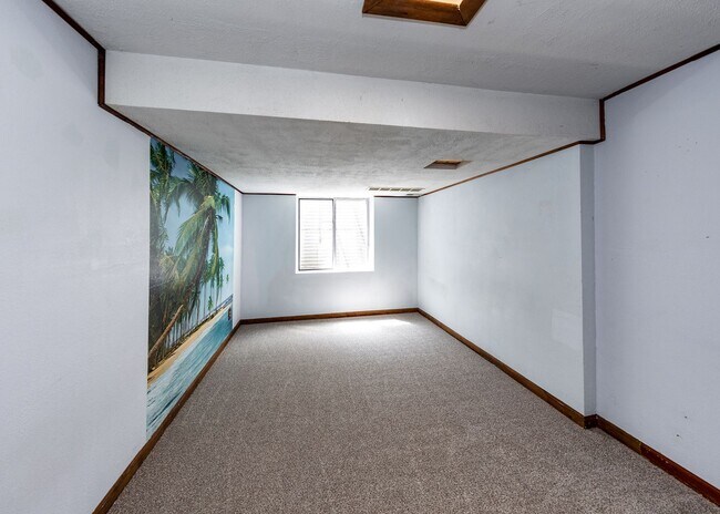 Building Photo - Westside Home in Mt Shadows in D20