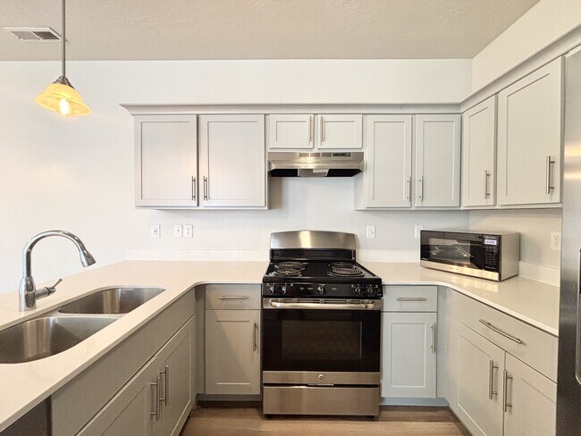 Building Photo - 13084 S Tortola Dr