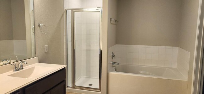 Building Photo - 23818 Giardini Dr