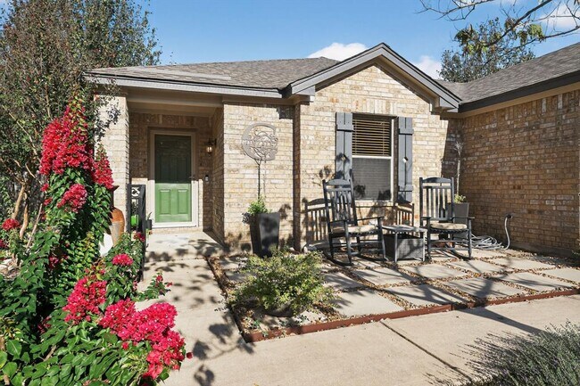 Building Photo - 316 Cliffwood Dr