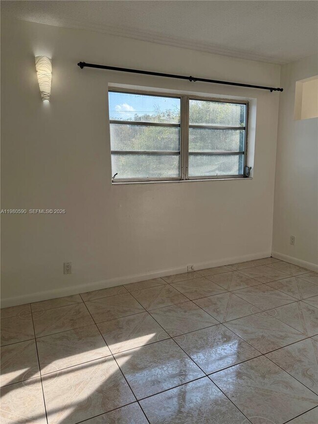 Building Photo - 16701 NE 14th Ave