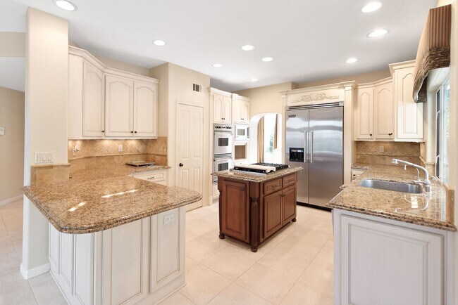 Building Photo - 2663 Yellowwood Dr