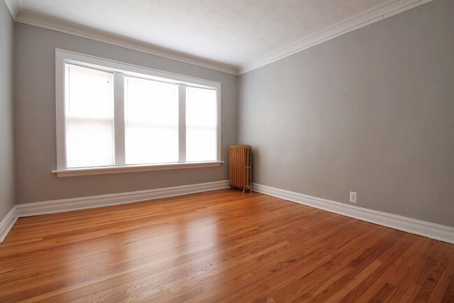 Building Photo - 321-323 N Austin Blvd