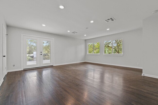 Building Photo - Tarrytown STUNNER!!!