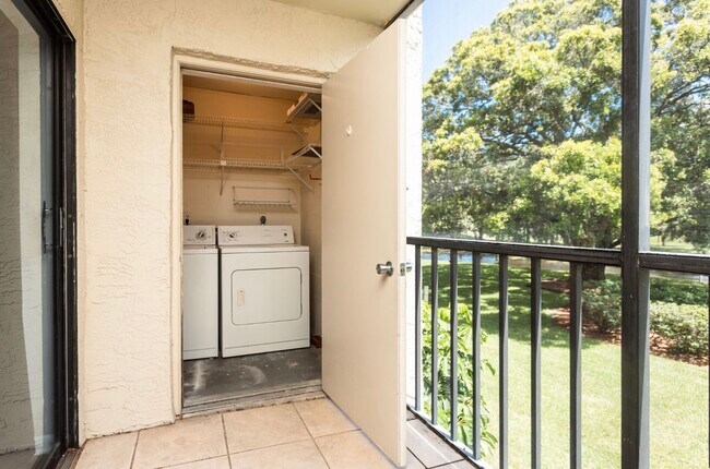 Building Photo - 2900 Cove Cay Dr