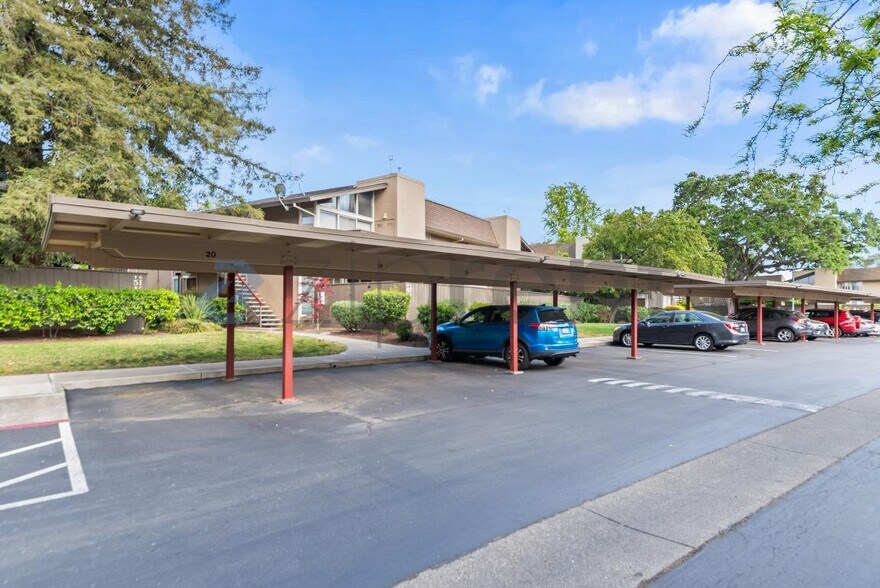 Building Photo - 51 Massolo Dr