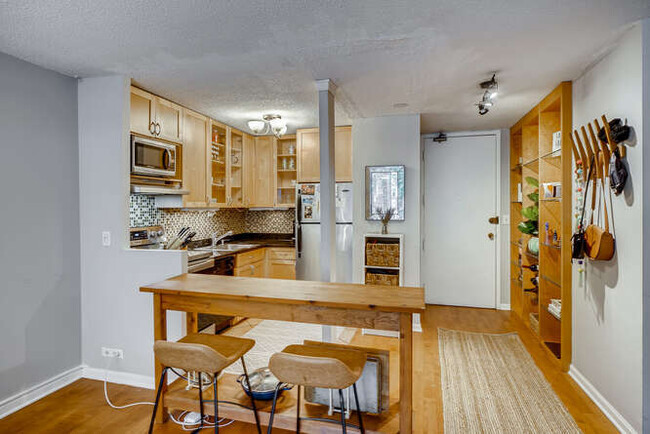 Building Photo - 2728 N Hampden Ct
