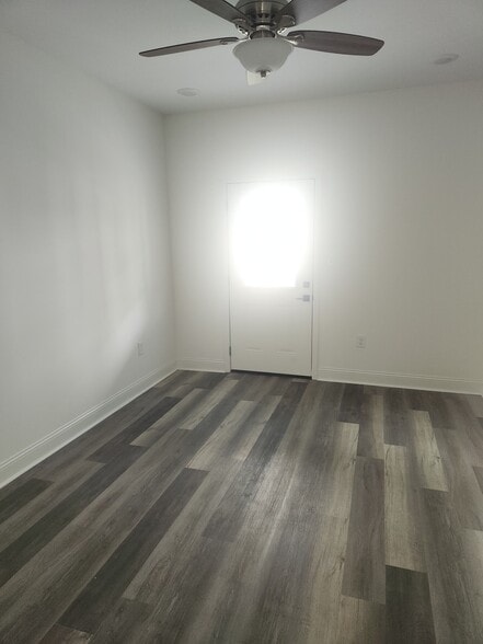 Master Bedroom - 2033 Conti St