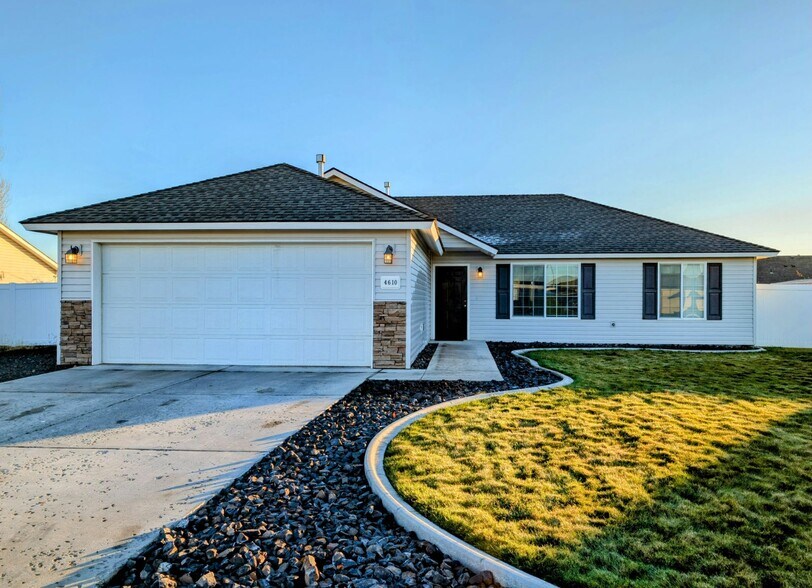Building Photo - 4610 Seville Dr