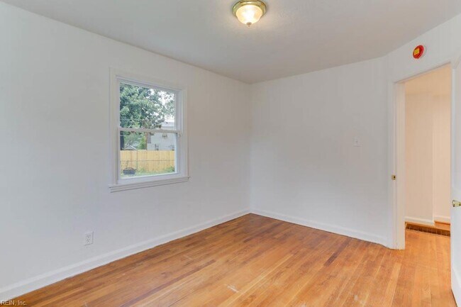 Building Photo - 7725 Fayver Ave