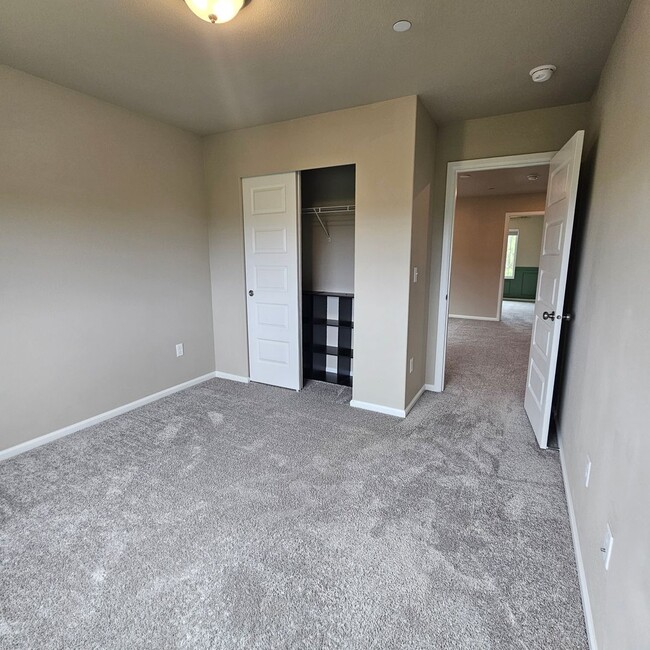 Building Photo - Beautiful 4-Bedroom Home with Spacious Loft, Fenced Yard & More!