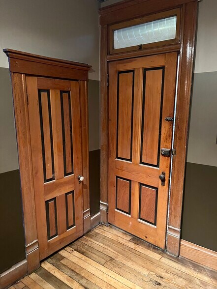 Building Photo - 1609 Winchester Ave