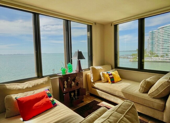 Building Photo - Sarasota Bay Penthouse