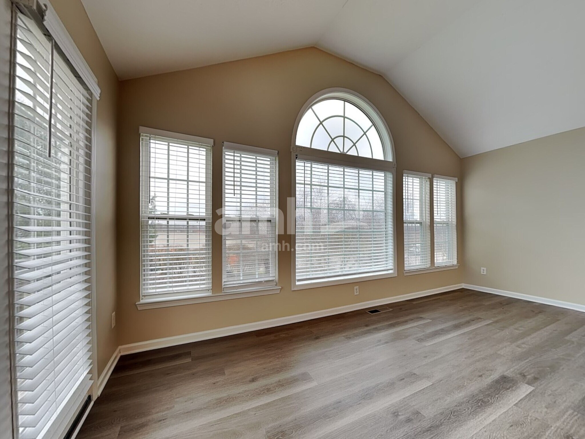 Building Photo - 10 Hunterbrook Ct