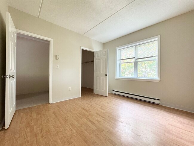 Building Photo - 48 Ellingwood St