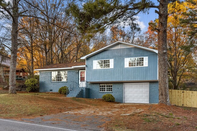 Primary Photo - Beautifully Renovated 4 Bedroom 2 Bath Hom...