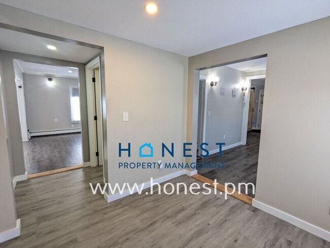 Building Photo - 162 College Ave