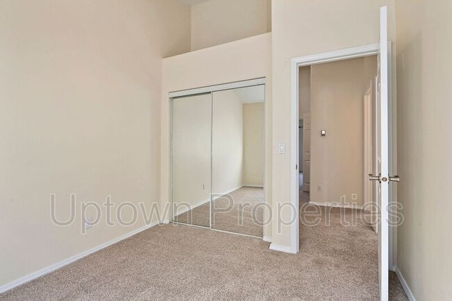 Building Photo - 9284 SW Sweek Dr