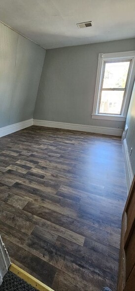 Building Photo - 602 E Ravine Ave