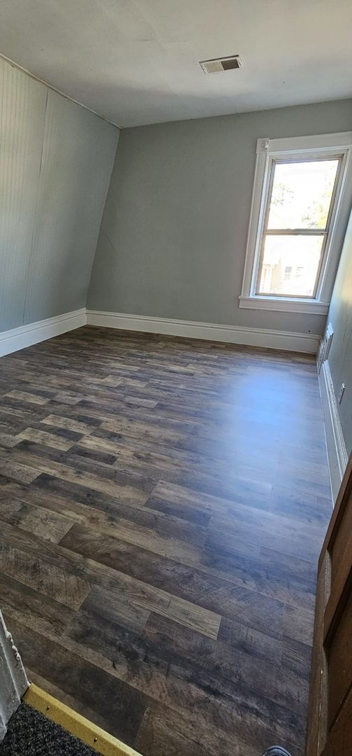 Building Photo - 602 E Ravine Ave