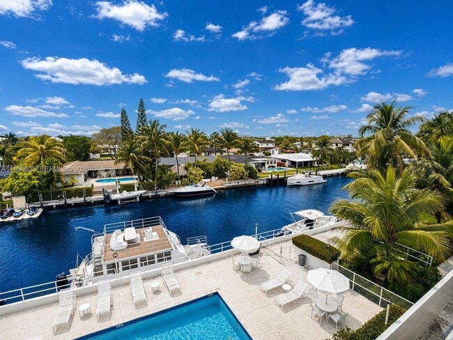 Building Photo - 2370 NE 135th St